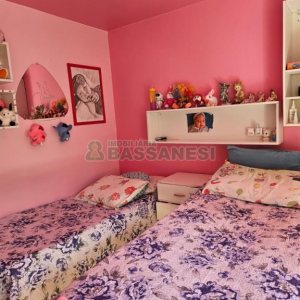 Casa com 297m², 4 dormitórios, 2 vagas, no bairro Rio Branco em Caxias do Sul para Comprar