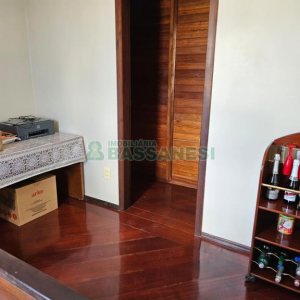 Casa com 297m², 4 dormitórios, 2 vagas, no bairro Rio Branco em Caxias do Sul para Comprar