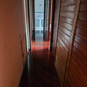 Casa com 297m², 4 dormitórios, 2 vagas, no bairro Rio Branco em Caxias do Sul para Comprar