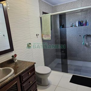 Casa com 297m², 4 dormitórios, 2 vagas, no bairro Rio Branco em Caxias do Sul para Comprar