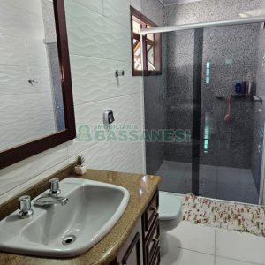 Casa com 297m², 4 dormitórios, 2 vagas, no bairro Rio Branco em Caxias do Sul para Comprar