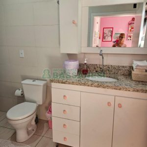 Casa com 297m², 4 dormitórios, 2 vagas, no bairro Rio Branco em Caxias do Sul para Comprar