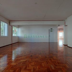 Sala com 600m², no bairro Centro em Caxias do Sul para Alugar
