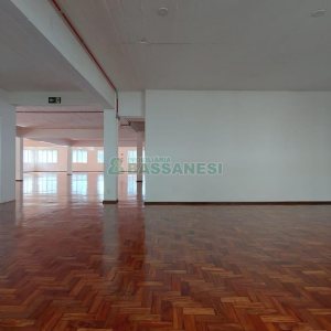 Sala com 600m², no bairro Centro em Caxias do Sul para Alugar