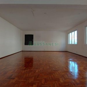 Sala com 600m², no bairro Centro em Caxias do Sul para Alugar