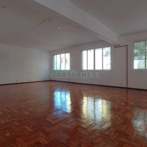 Sala com 600m², no bairro Centro em Caxias do Sul para Alugar