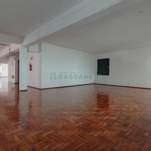 Sala com 600m², no bairro Centro em Caxias do Sul para Alugar