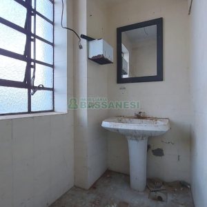 Sala com 600m², no bairro Centro em Caxias do Sul para Alugar