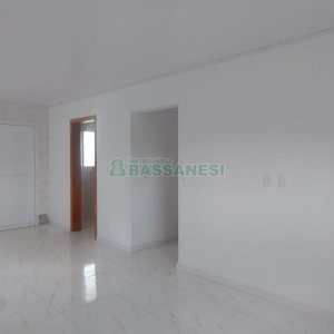 Casa com 70m², 3 dormitórios, 1 vaga, no bairro São Caetano em Caxias do Sul para Alugar