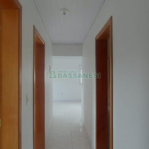 Casa com 70m², 3 dormitórios, 1 vaga, no bairro São Caetano em Caxias do Sul para Alugar