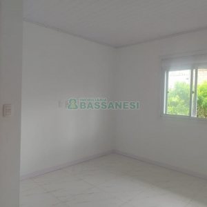 Casa com 70m², 3 dormitórios, 1 vaga, no bairro São Caetano em Caxias do Sul para Alugar