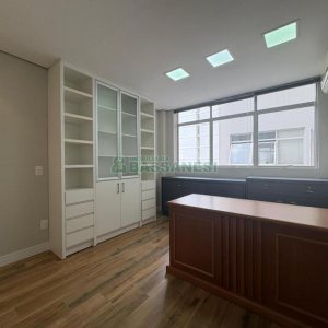 Sala com 140m², no bairro Centro em Caxias do Sul para Alugar