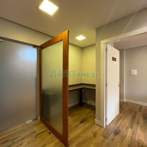 Sala com 140m², no bairro Centro em Caxias do Sul para Alugar