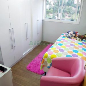 Apartamento com 48m², 2 dormitórios, 1 vaga, no bairro Pioneiro em Caxias do Sul para Comprar