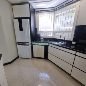 Casa com 393m², 3 dormitórios, 4 vagas, no bairro Cinqüentenário em Caxias do Sul para Alugar ou Comprar