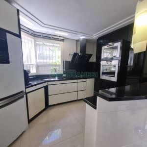 Casa com 393m², 3 dormitórios, 4 vagas, no bairro Cinqüentenário em Caxias do Sul para Alugar ou Comprar