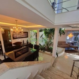 Casa com 393m², 3 dormitórios, 4 vagas, no bairro Cinqüentenário em Caxias do Sul para Alugar ou Comprar