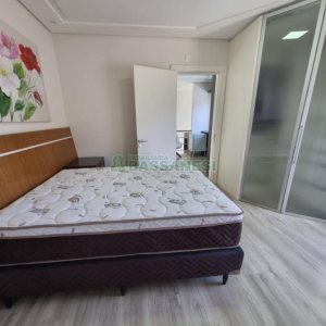 Casa com 393m², 3 dormitórios, 4 vagas, no bairro Cinqüentenário em Caxias do Sul para Alugar ou Comprar