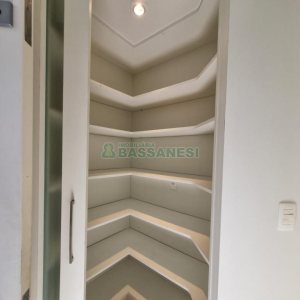 Casa com 393m², 3 dormitórios, 4 vagas, no bairro Cinqüentenário em Caxias do Sul para Alugar ou Comprar