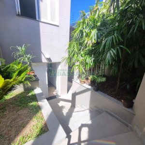 Casa com 393m², 3 dormitórios, 4 vagas, no bairro Cinqüentenário em Caxias do Sul para Alugar ou Comprar