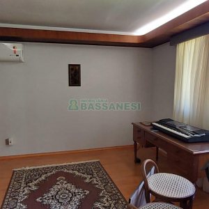 Casa com 400m², 4 dormitórios, 2 vagas, no bairro Petrópolis em Caxias do Sul para Alugar