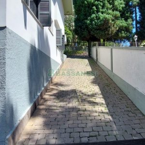 Casa com 400m², 4 dormitórios, 2 vagas, no bairro Petrópolis em Caxias do Sul para Alugar