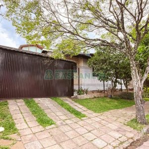Casa com 215m², 3 dormitórios, 4 vagas, no bairro Santa Lúcia em Caxias do Sul para Comprar