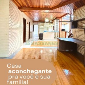 Casa com 215m², 3 dormitórios, 4 vagas, no bairro Santa Lúcia em Caxias do Sul para Comprar