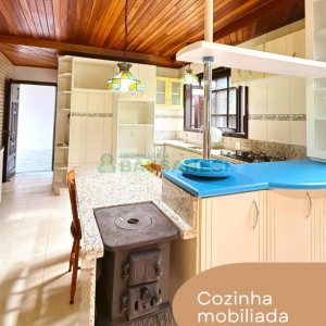 Casa com 215m², 3 dormitórios, 4 vagas, no bairro Santa Lúcia em Caxias do Sul para Comprar