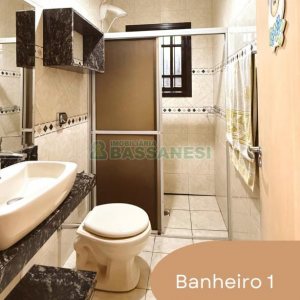 Casa com 215m², 3 dormitórios, 4 vagas, no bairro Santa Lúcia em Caxias do Sul para Comprar