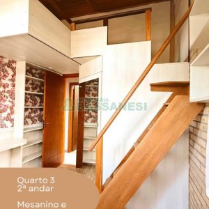 Casa com 215m², 3 dormitórios, 4 vagas, no bairro Santa Lúcia em Caxias do Sul para Comprar