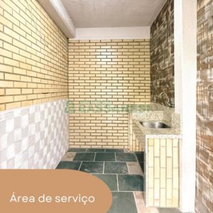 Casa com 215m², 3 dormitórios, 4 vagas, no bairro Santa Lúcia em Caxias do Sul para Comprar