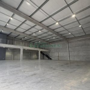 Pavilhão com 636m², no bairro Linha 40 em Caxias do Sul para Alugar