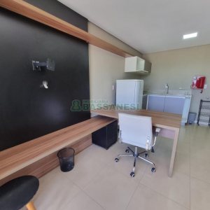 Kitinete Mobiliado com 40m², 1 dormitório, 1 vaga, no bairro Petrópolis em Caxias do Sul para Alugar