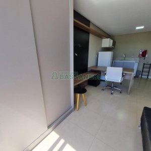 Kitinete Mobiliado com 40m², 1 dormitório, 1 vaga, no bairro Petrópolis em Caxias do Sul para Alugar