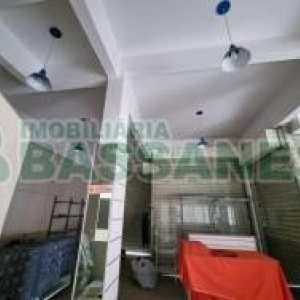 Predio com 460m², no bairro Nossa Senhora de Fátima em Caxias do Sul para Comprar