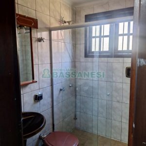 Casa com 110m², 3 dormitórios, no bairro Cinqüentenário em Caxias do Sul para Alugar