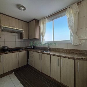 Apto Mobiliado com 92m², 1 dormitório, 2 vagas, no bairro Cruzeiro em Caxias do Sul para Alugar