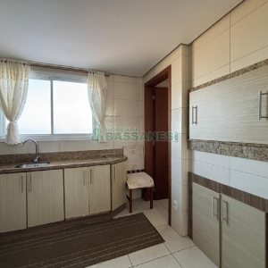 Apto Mobiliado com 92m², 1 dormitório, 2 vagas, no bairro Cruzeiro em Caxias do Sul para Alugar