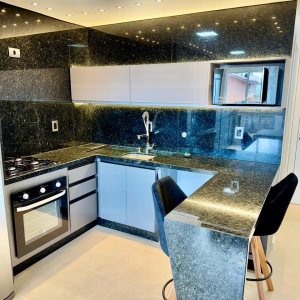 Kitinete Mobiliado com 40m², 1 dormitório, 1 vaga, no bairro Petrópolis em Caxias do Sul para Alugar