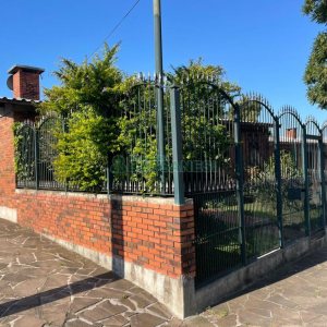 Casa com 193m², 3 dormitórios, 2 vagas, no bairro São Leopoldo em Caxias do Sul para Comprar