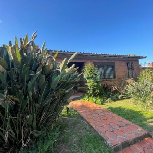 Casa com 193m², 3 dormitórios, 2 vagas, no bairro São Leopoldo em Caxias do Sul para Comprar