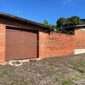 Casa com 193m², 3 dormitórios, 2 vagas, no bairro São Leopoldo em Caxias do Sul para Comprar