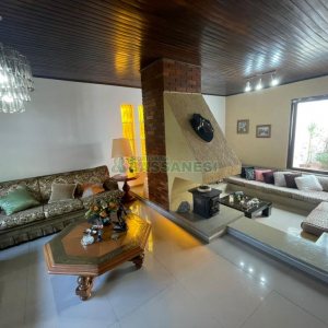 Casa com 193m², 3 dormitórios, 2 vagas, no bairro São Leopoldo em Caxias do Sul para Comprar