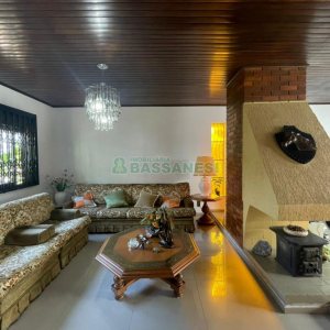 Casa com 193m², 3 dormitórios, 2 vagas, no bairro São Leopoldo em Caxias do Sul para Comprar