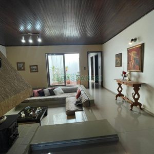 Casa com 193m², 3 dormitórios, 2 vagas, no bairro São Leopoldo em Caxias do Sul para Comprar