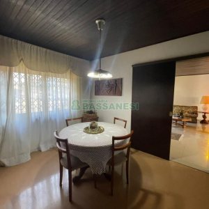 Casa com 193m², 3 dormitórios, 2 vagas, no bairro São Leopoldo em Caxias do Sul para Comprar