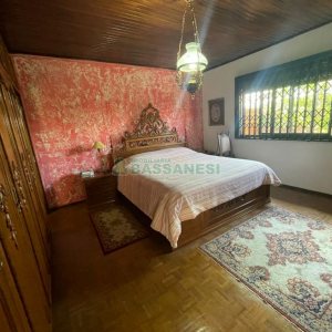 Casa com 193m², 3 dormitórios, 2 vagas, no bairro São Leopoldo em Caxias do Sul para Comprar