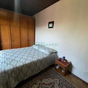 Casa com 193m², 3 dormitórios, 2 vagas, no bairro São Leopoldo em Caxias do Sul para Comprar