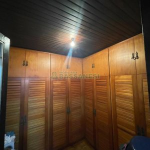 Casa com 193m², 3 dormitórios, 2 vagas, no bairro São Leopoldo em Caxias do Sul para Comprar